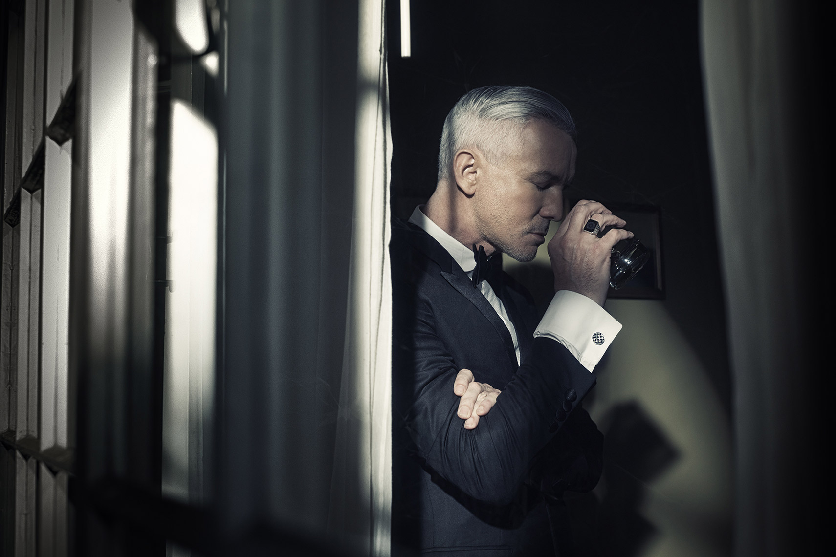 KurtIswarienko-BazLuhrman-Shot05118RTFw