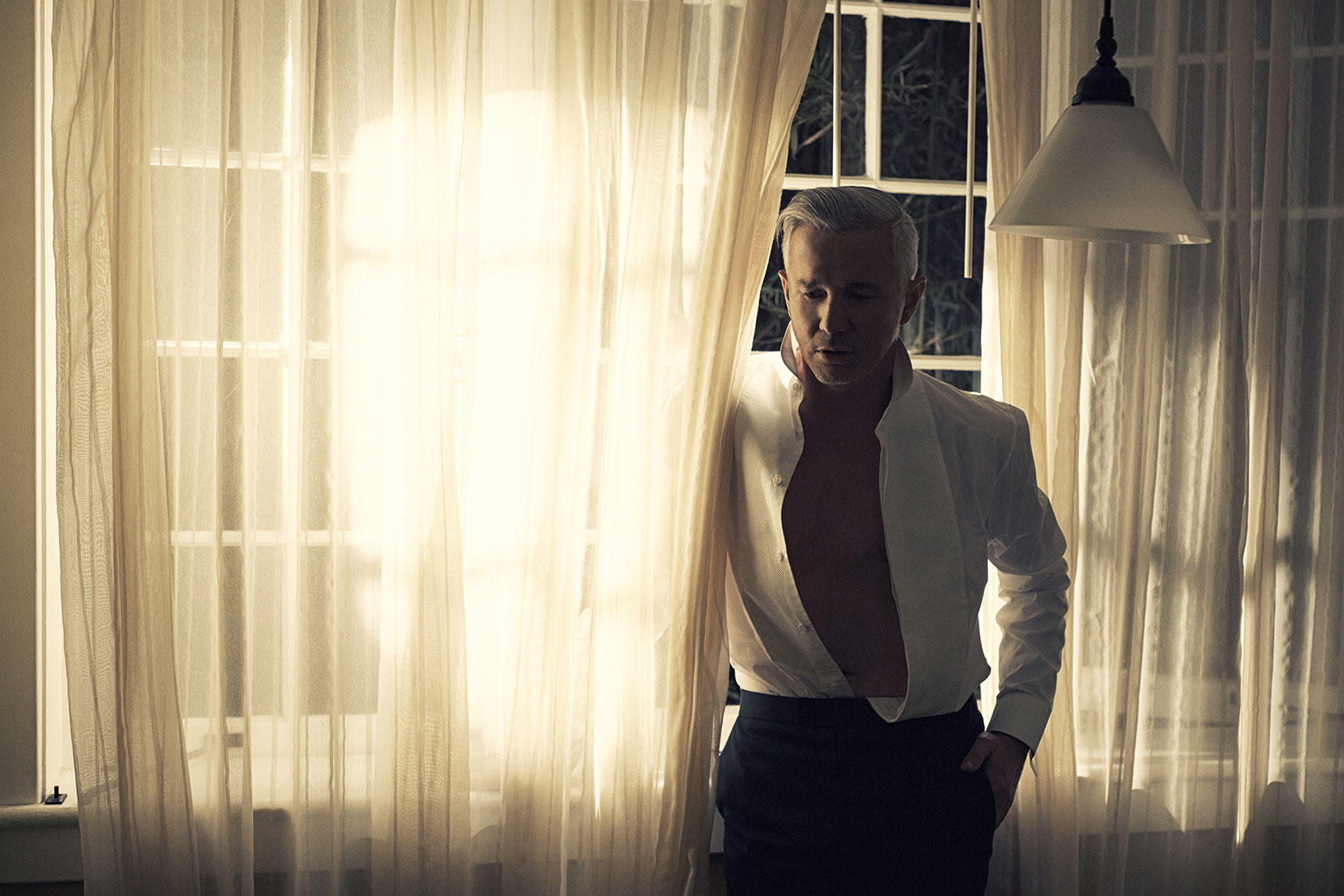 KurtIswarienko-BazLuhrman-Shot05254RTFw