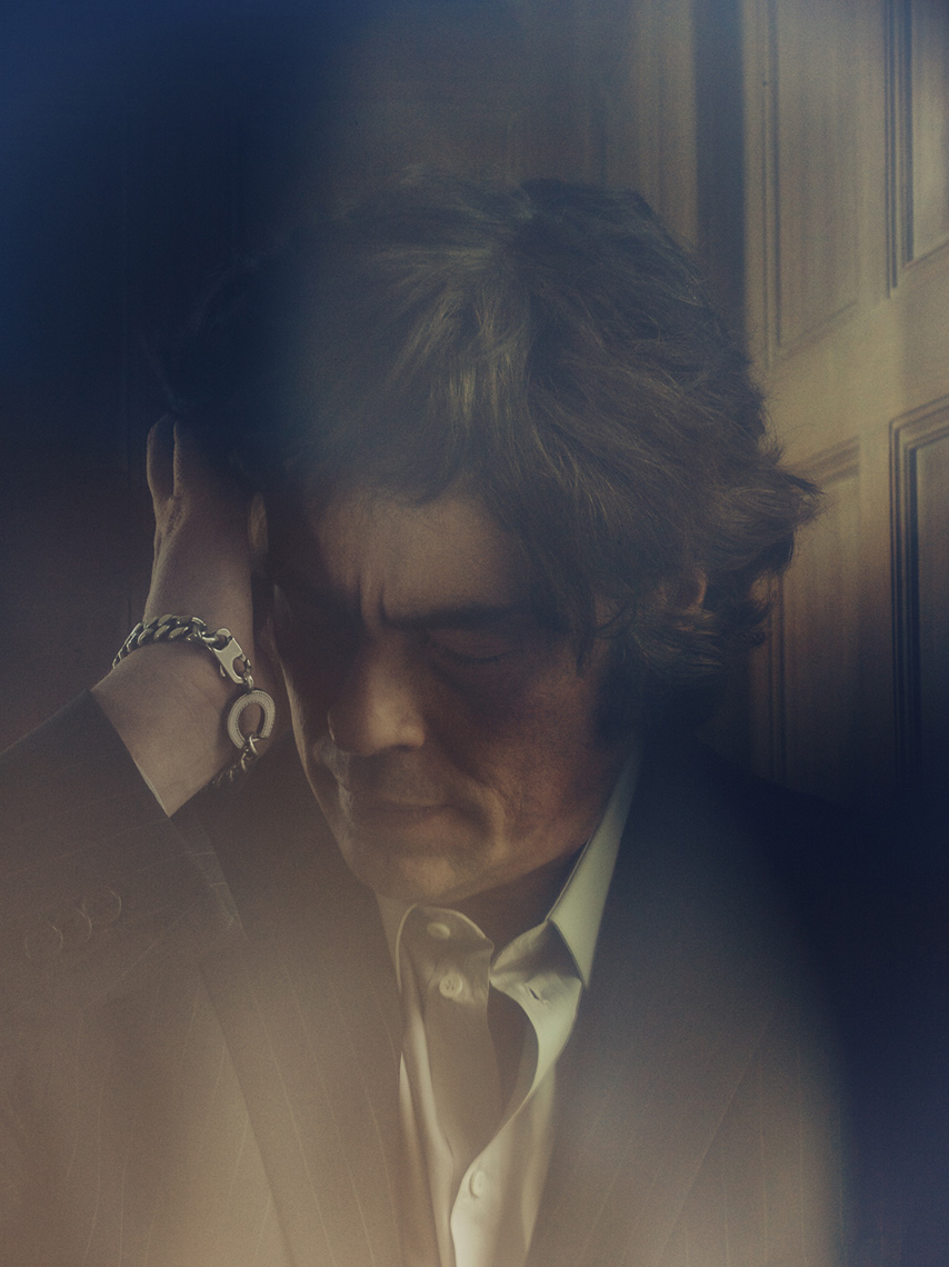 KurtIswarienko-BenicioDelToro-GQUK-Armani-0276RTFw