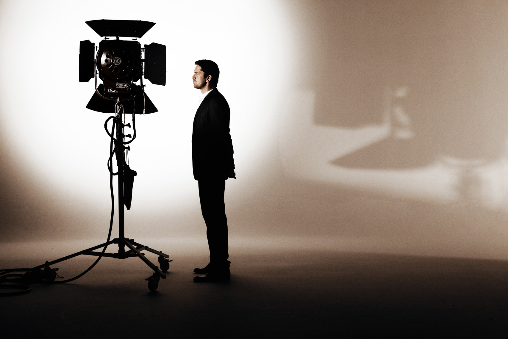 KurtIswarienko-GerardButler-Shot24308RTFclmw