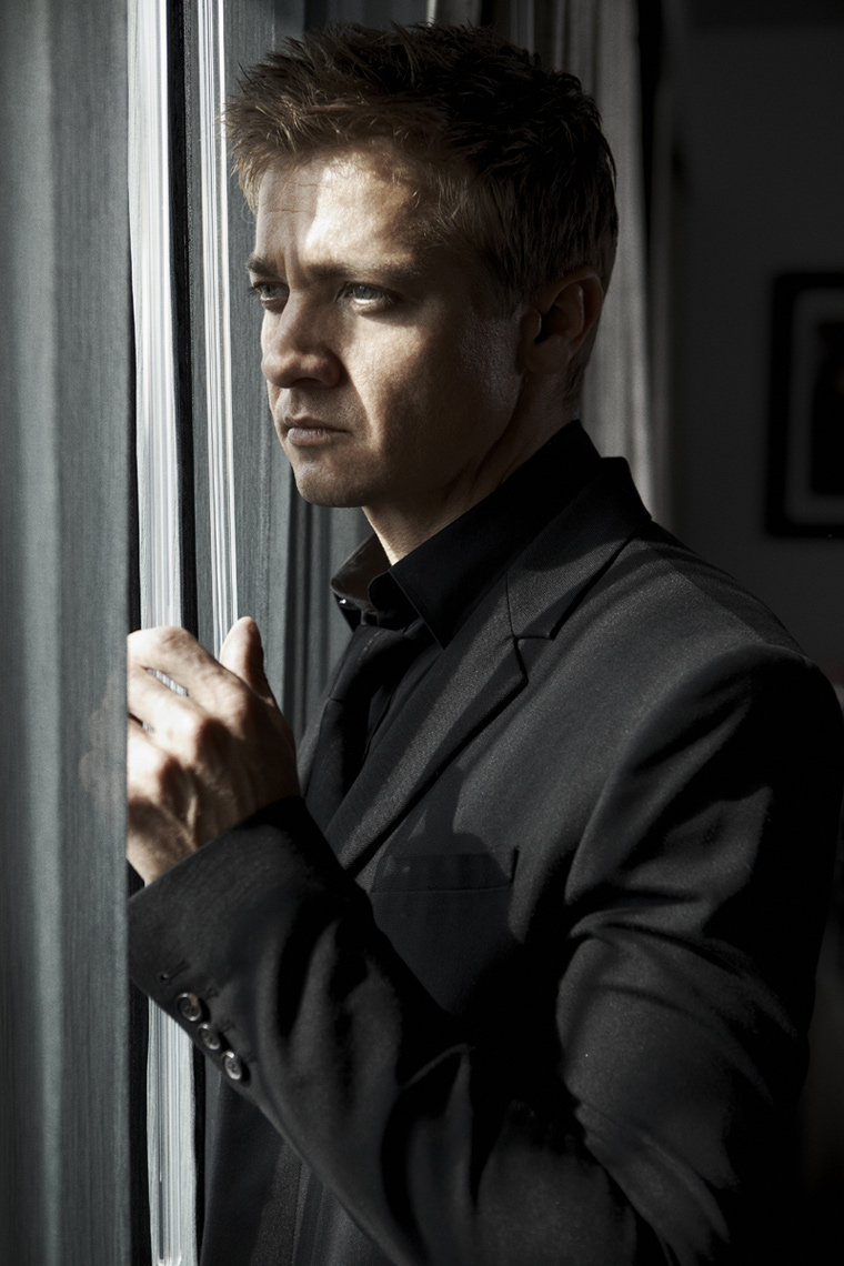 KurtIswarienko-JeremyRenner-shot01067RTFclmw