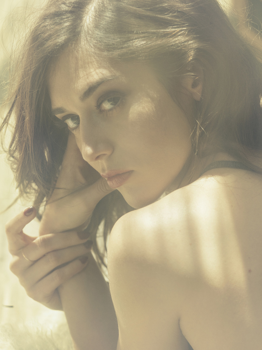 KurtIswarienko-Playboy-Lizzy-Caplan-20-Questions-01270RTF