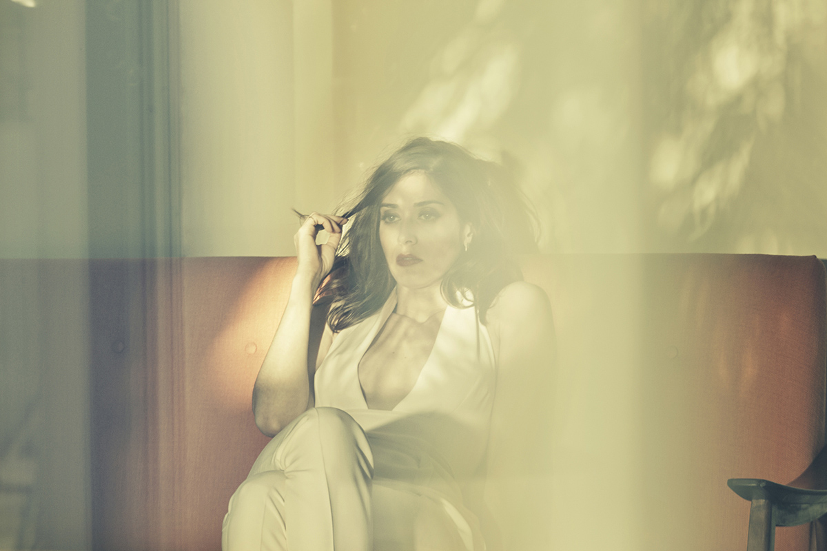 KurtIswarienko-Playboy-Lizzy-Caplan-20-Questions-03Canon017RTF